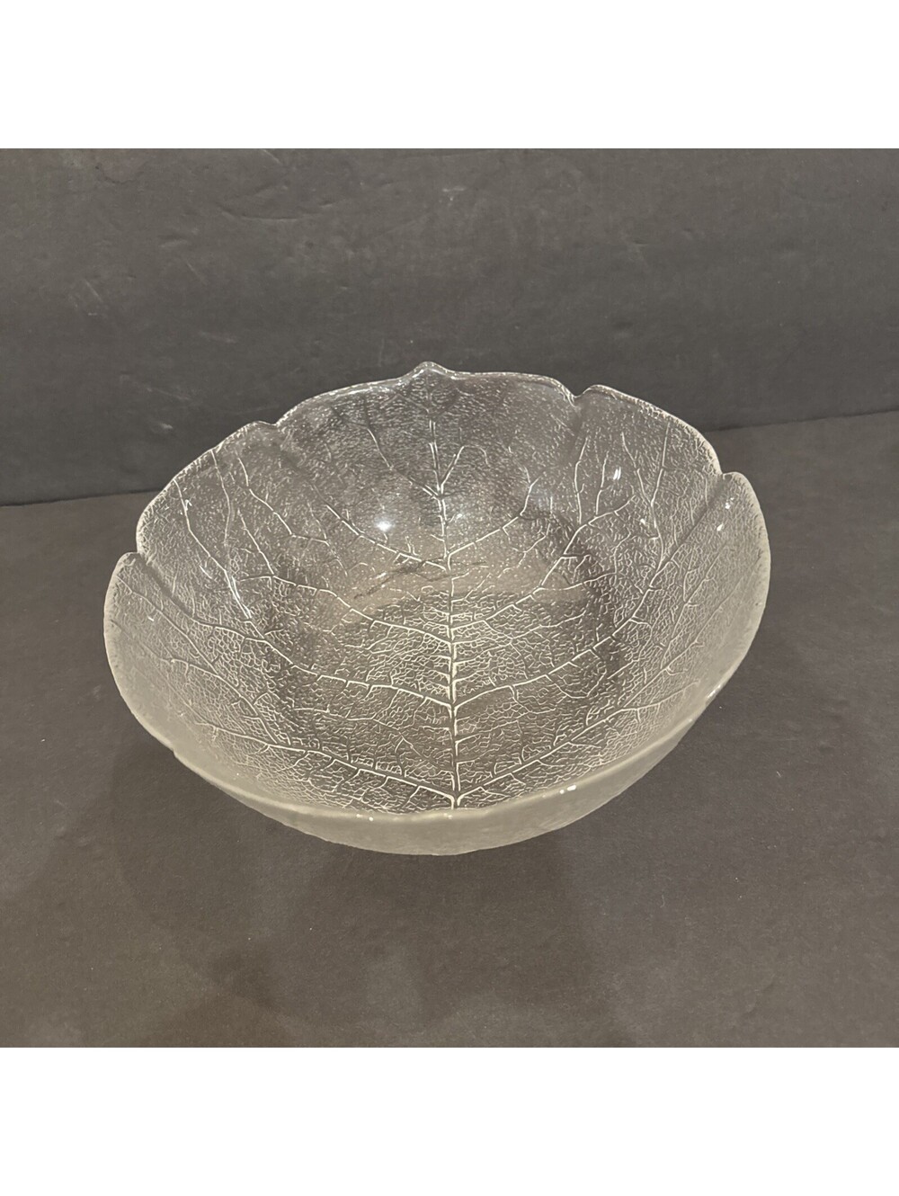 Arcoroc France Aspen Leaf 8 7/8” X 3.25” Clear Glass Serving Textured Salad Bowl